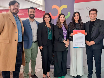 Representatives of Iberdrola Mexico celebrate the partnership with Pride Connection.