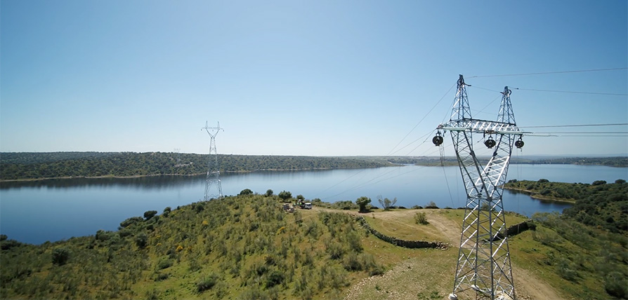 Iberdrola revisa 25.000 kilómetros de líneas eléctricas en España