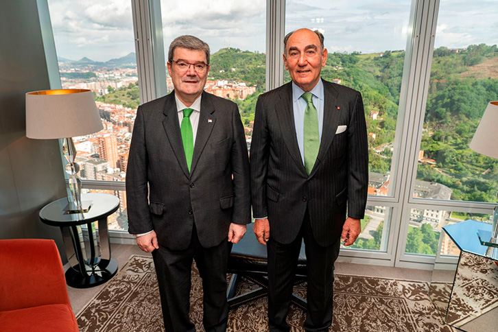 Ignacio Galán junto al alcalde de Bilbao, Juan Mª Aburto.