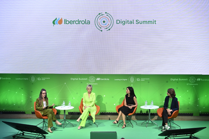 Participants in one of the roundtables at the 10th Iberdrola Digital Summit, with the head of Digital Transformation Spain at Iberdrola, and representatives from the UN, Microsoft and Amazon Web Services (AWS).