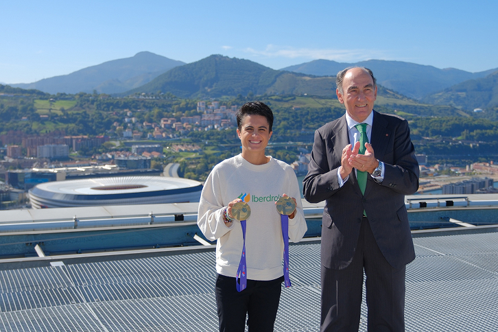 Ignacio Galán with Spanish race walker María Pérez in Bilbao after her two gold medals at the World Athletics Championships in Tokyo