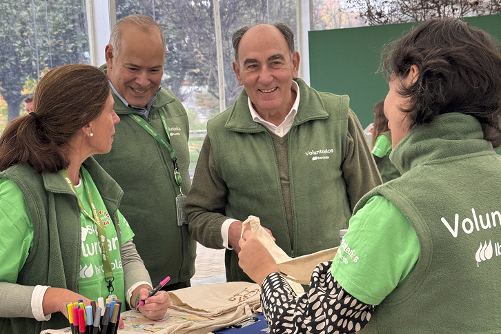 Iberdrola recognises four employees’ social contributions at its 2025 International Volunteer Awards