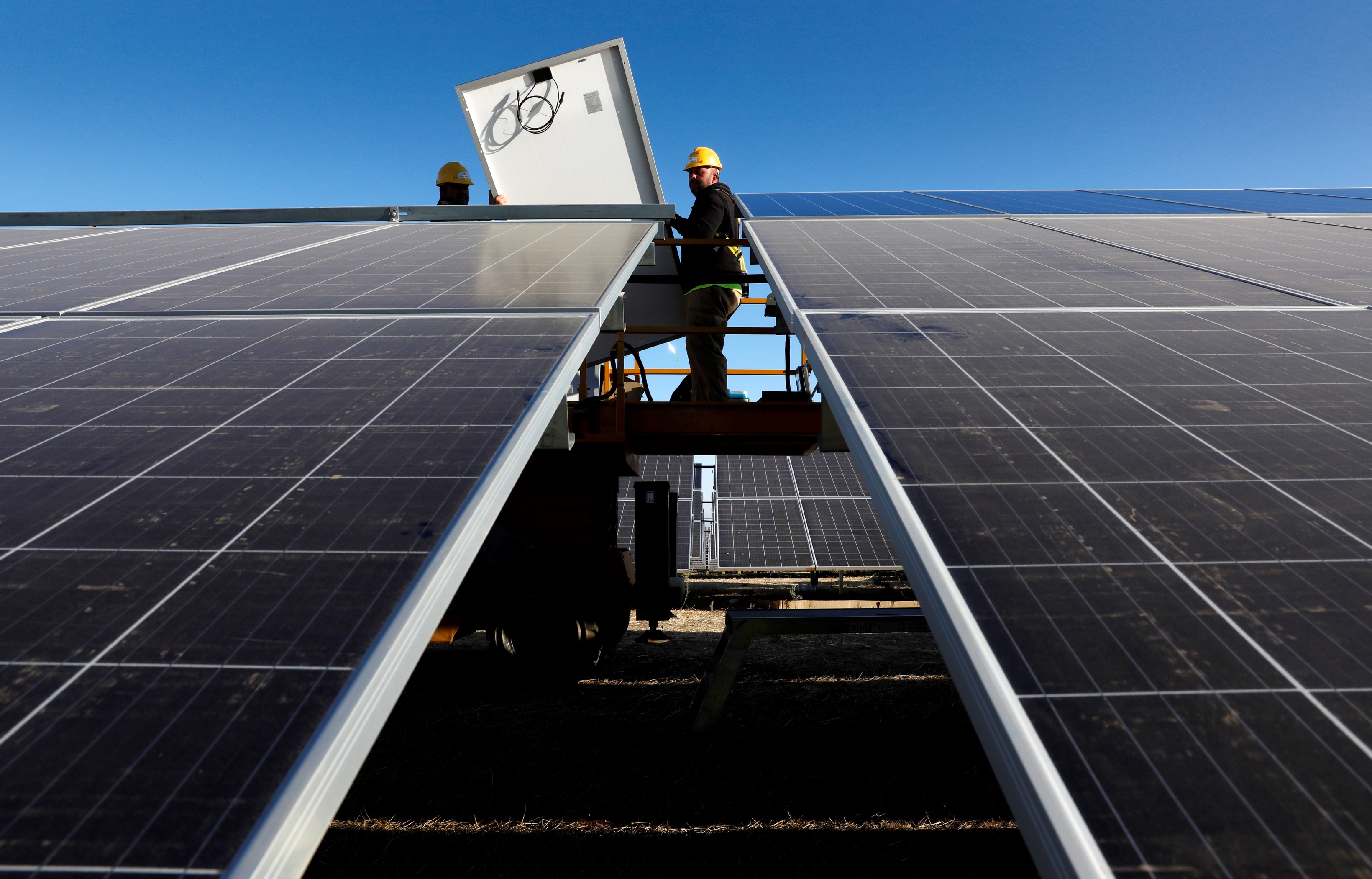 Iberdrola Inicia La Construcción De Su Primera Planta Fotovoltaica En Aragón Iberdrola 7675